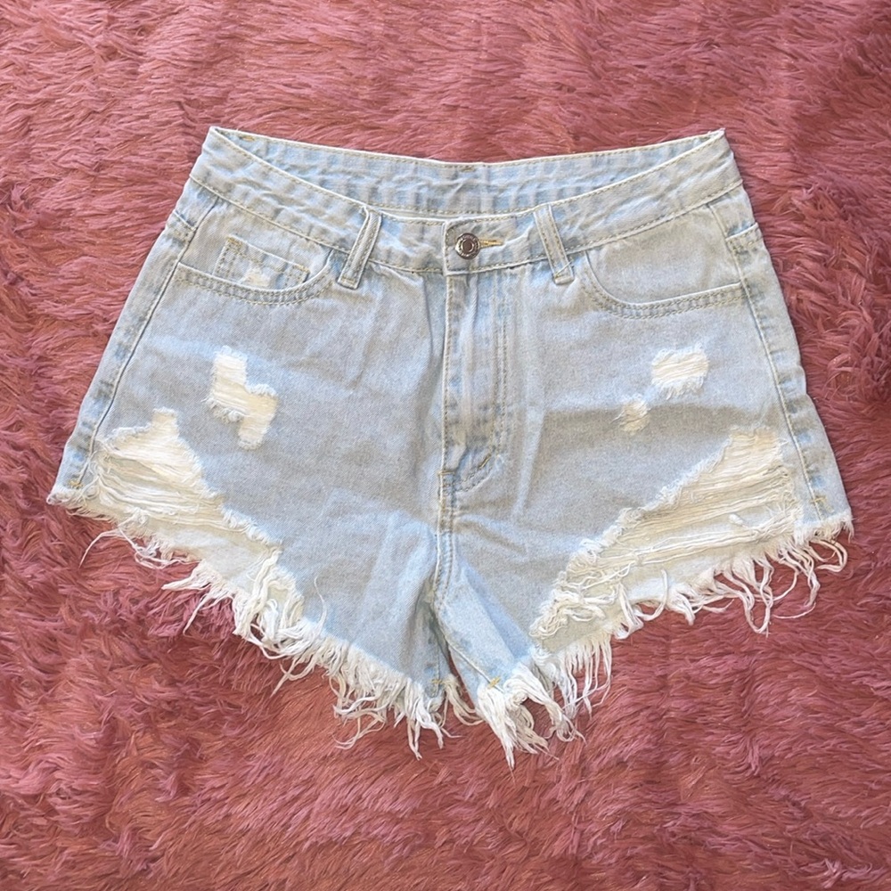 SHEIN Lightwash Distressed Denim Shorts 🩷 NWOT